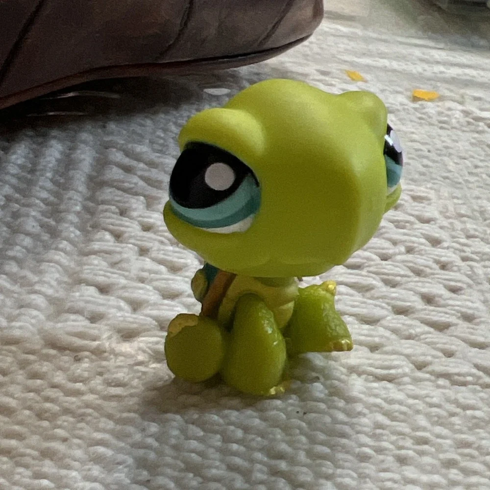 Littlest Pet Shop # 031 Sitting Turtle Green Aqua Eyes LPS Hasbro 2006‎